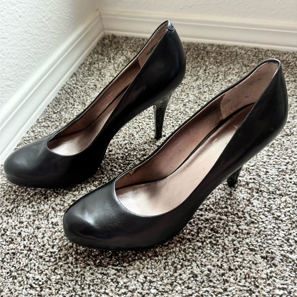 Nine West Black Leather Pumps - Picture 2 of 4